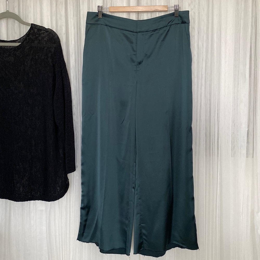 Contemporaine dressy wide legs satin emerald green pants from Simons Size 12